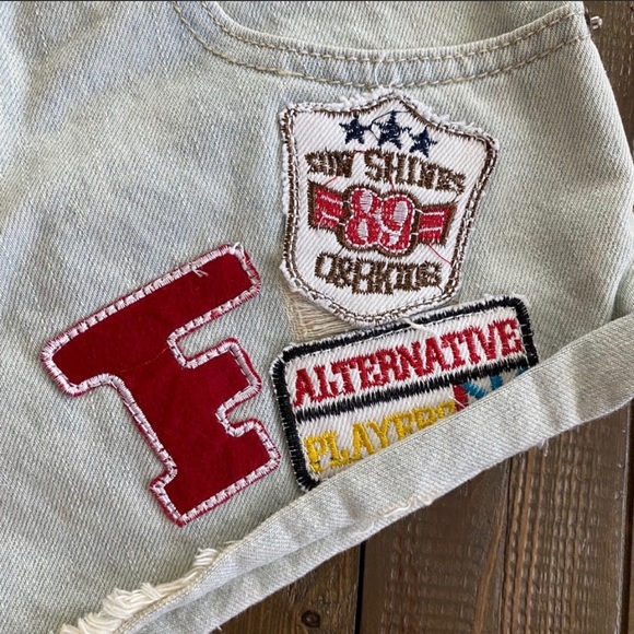 NWOT! Sadie & Sage Cheeky Denim Shorts Size Small. - Picture 3 of 9